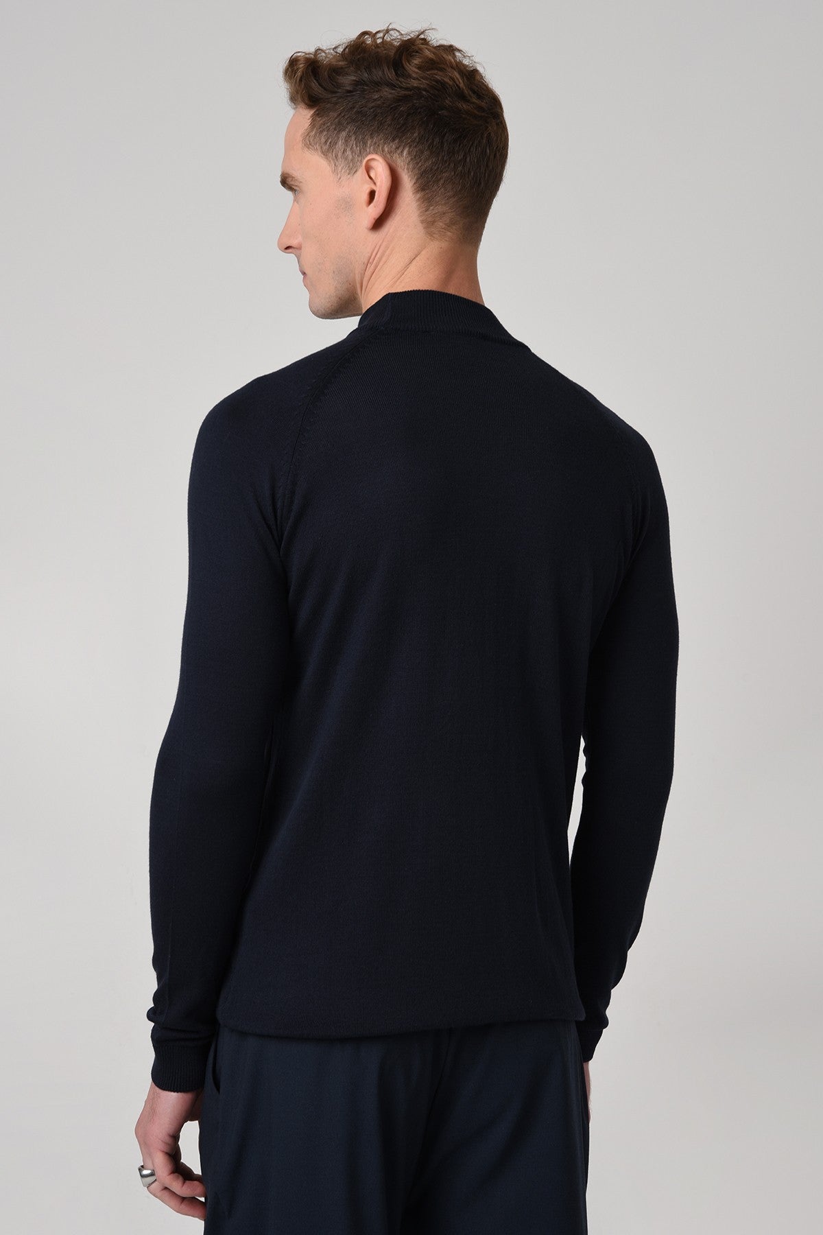 Yarım Balıkçı Yaka Slim Fit Triko Kazak