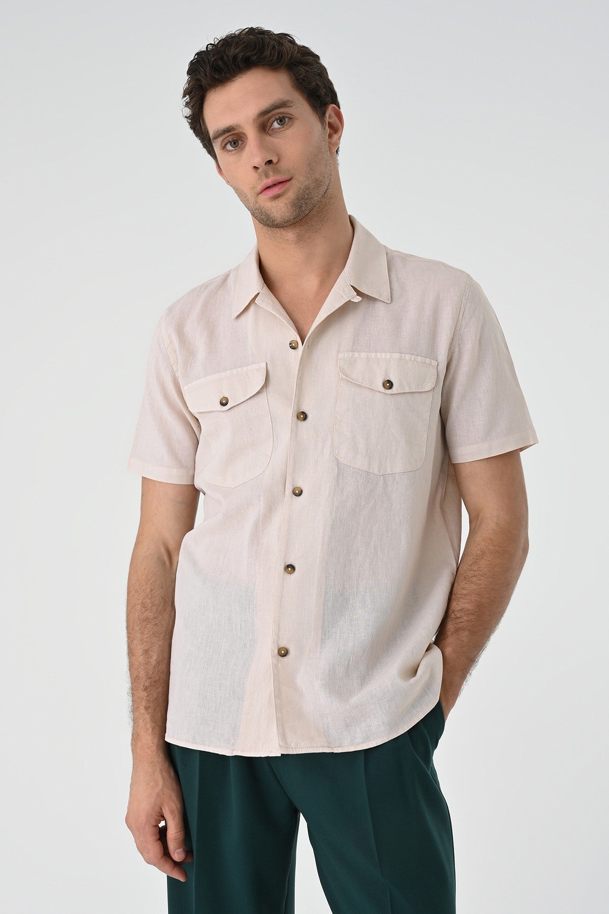 Apaş Yaka Cep Detaylı Erkek Gömlek