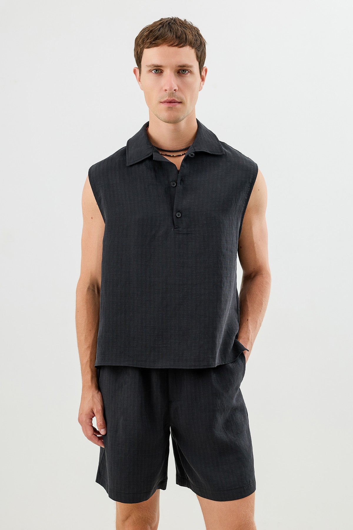 Lyocell Karışımlı Crop Fit Kolsuz Erkek Gömlek