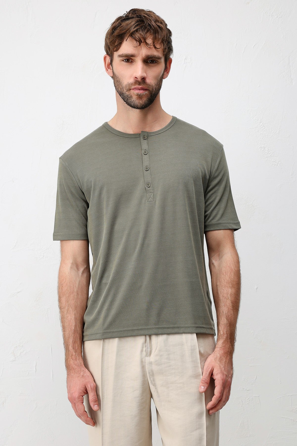 Düğmeli Yaka Erkek T-Shirt