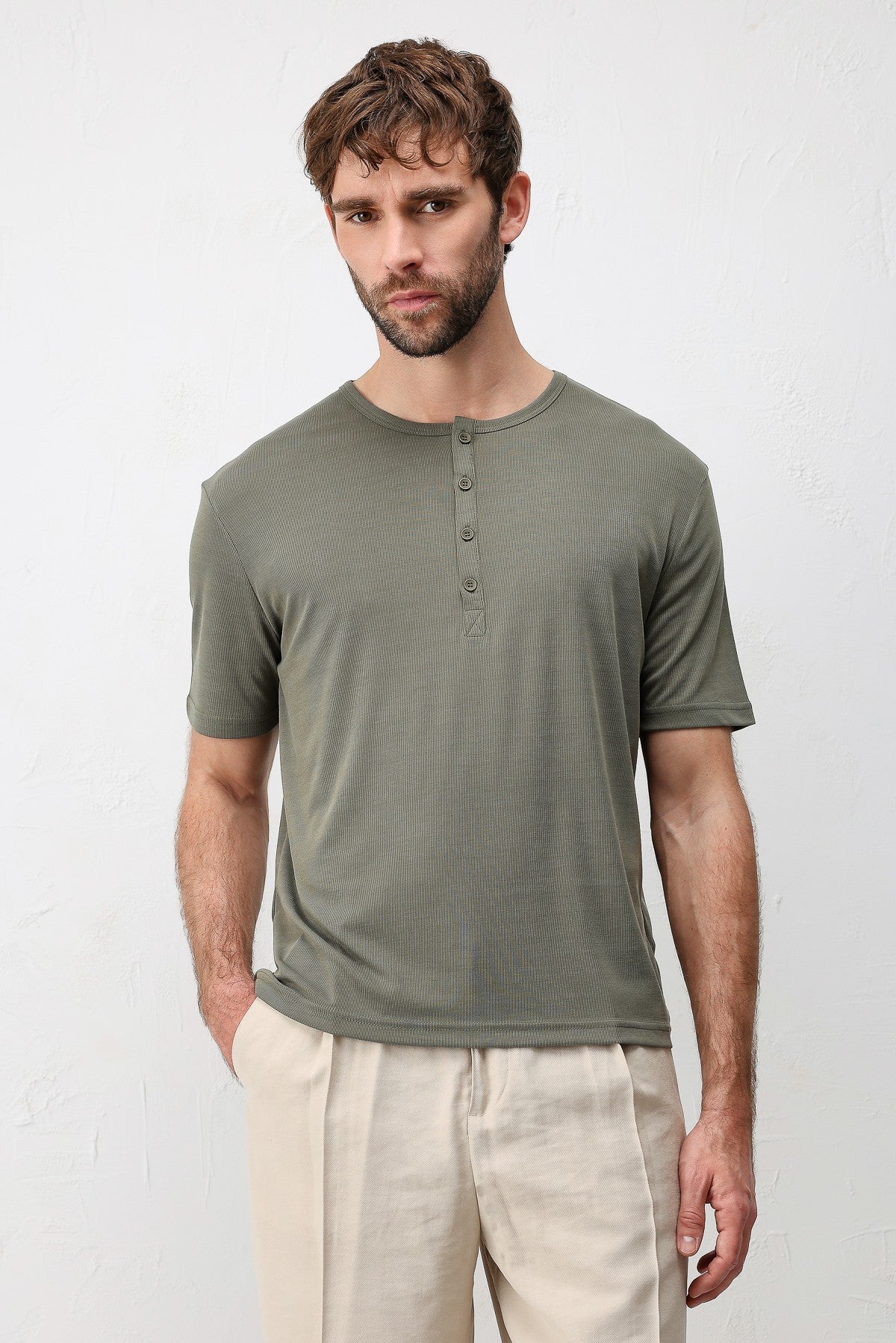 Düğmeli Yaka Erkek T-Shirt