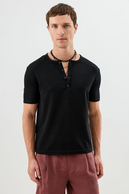 Pamuklu Düğmeli Yaka T-shirt