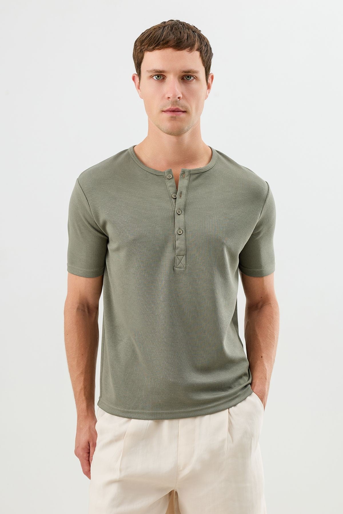 Pamuklu Düğmeli Yaka T-shirt