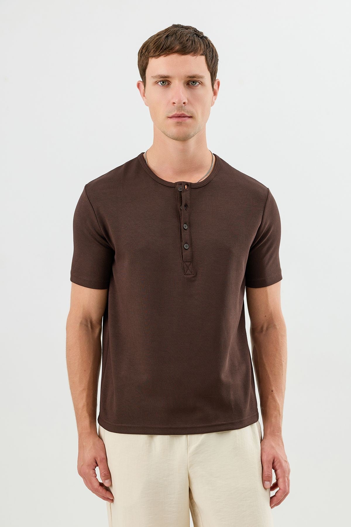 Pamuklu Düğmeli Yaka T-shirt