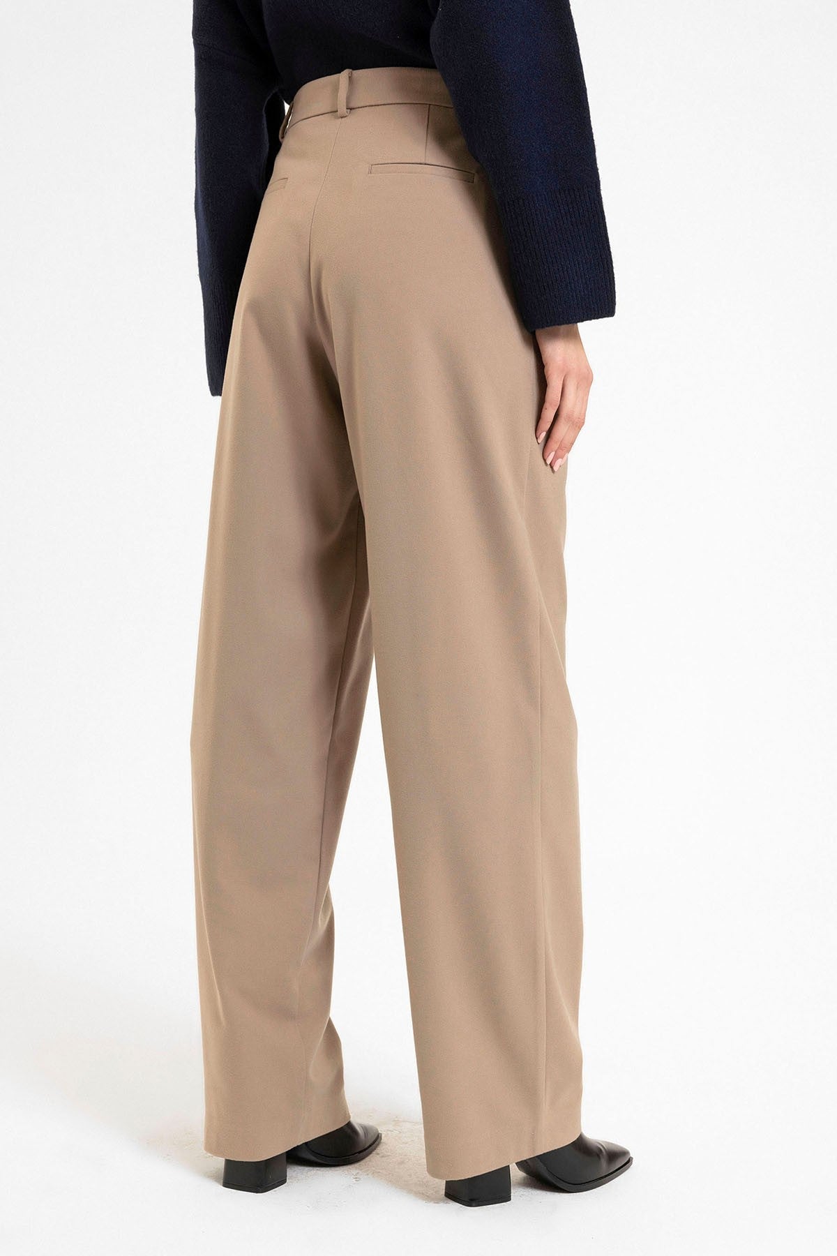 Kadın Yüksek Bel Pens Detaylı Straight Fit Pantolon