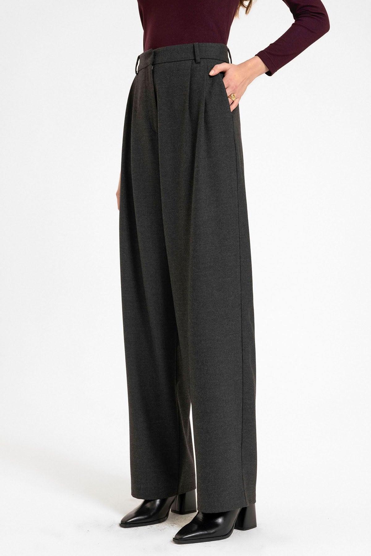 Kadın Yüksek Bel Pens Detaylı Straight Fit Pantolon