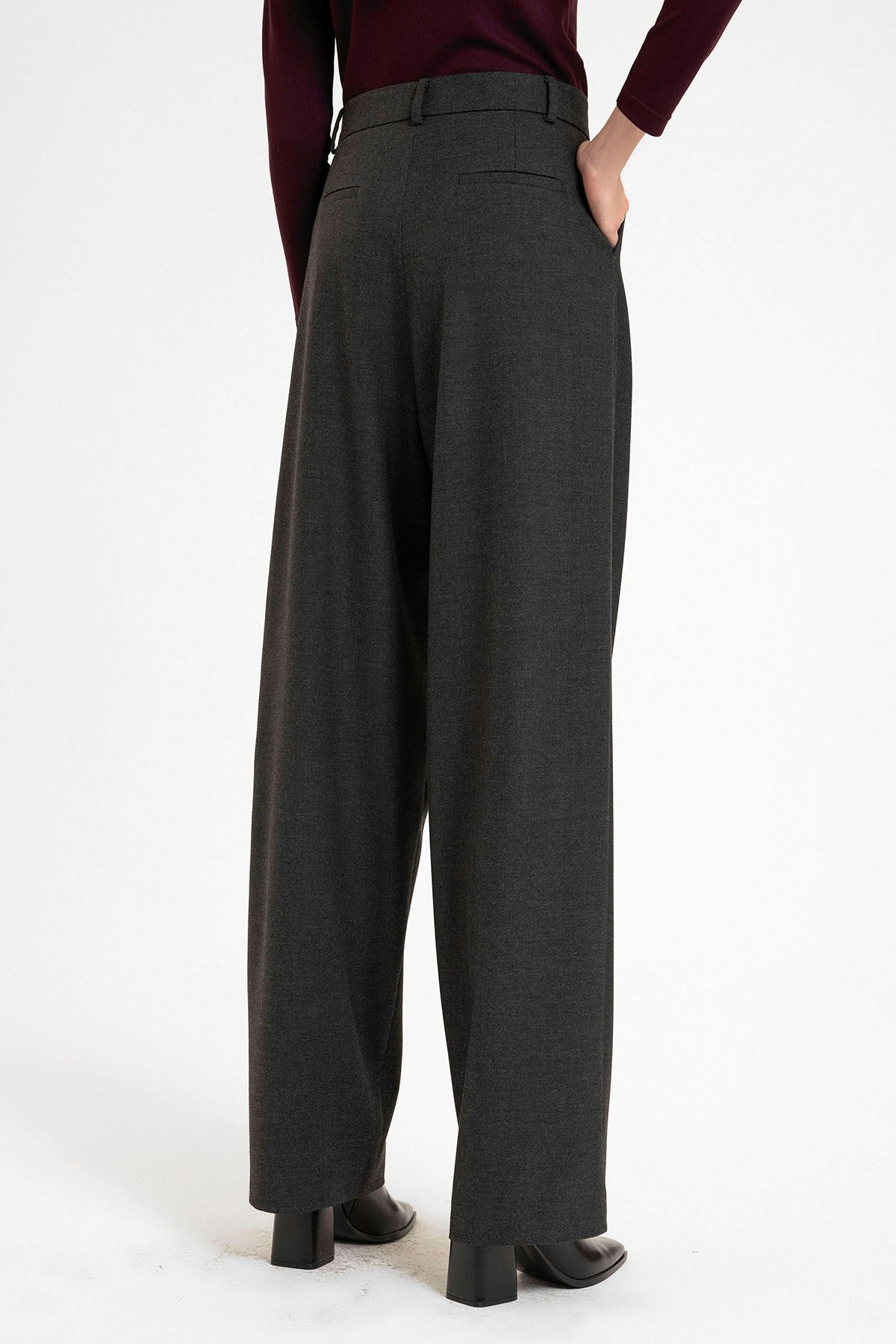 Kadın Yüksek Bel Pens Detaylı Straight Fit Pantolon