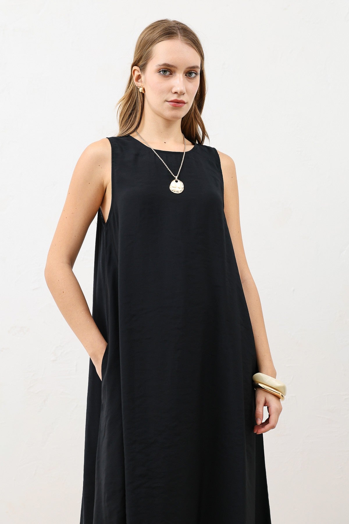 Antioch Dökümlü Halter Yaka Midi Elbise
