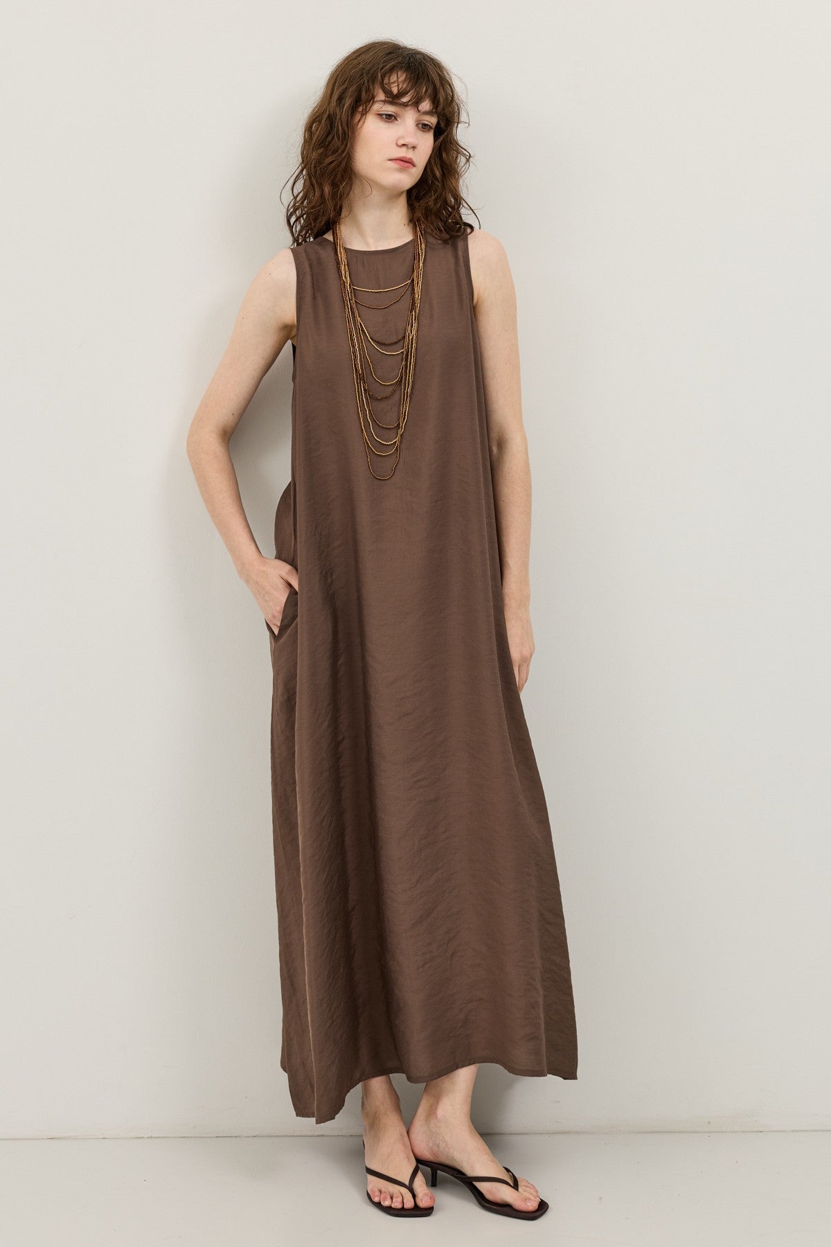 Dökümlü Halter Yaka Midi Elbise