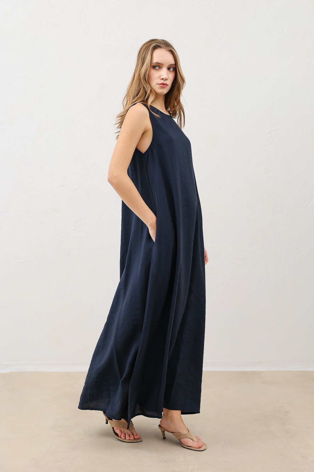 Antioch Dökümlü Halter Yaka Midi Elbise