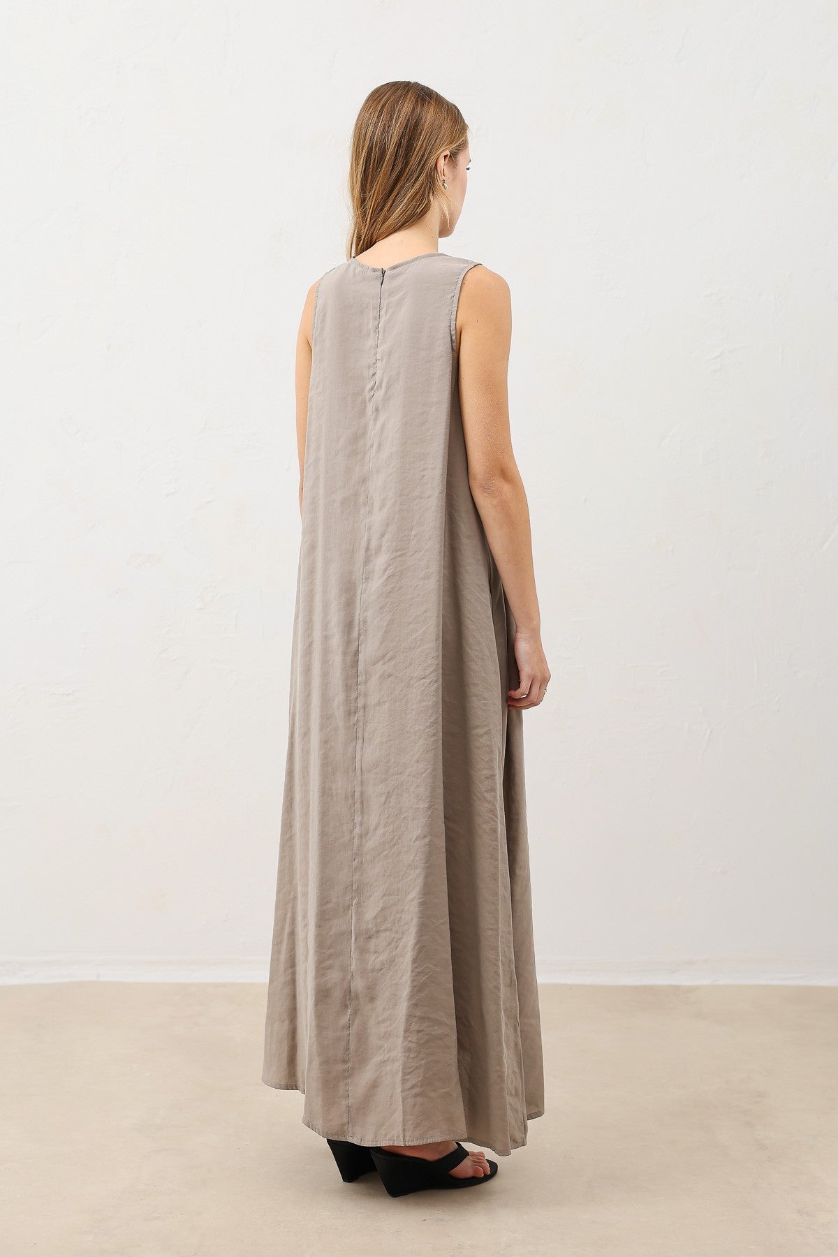 Antioch Dökümlü Halter Yaka Midi Elbise
