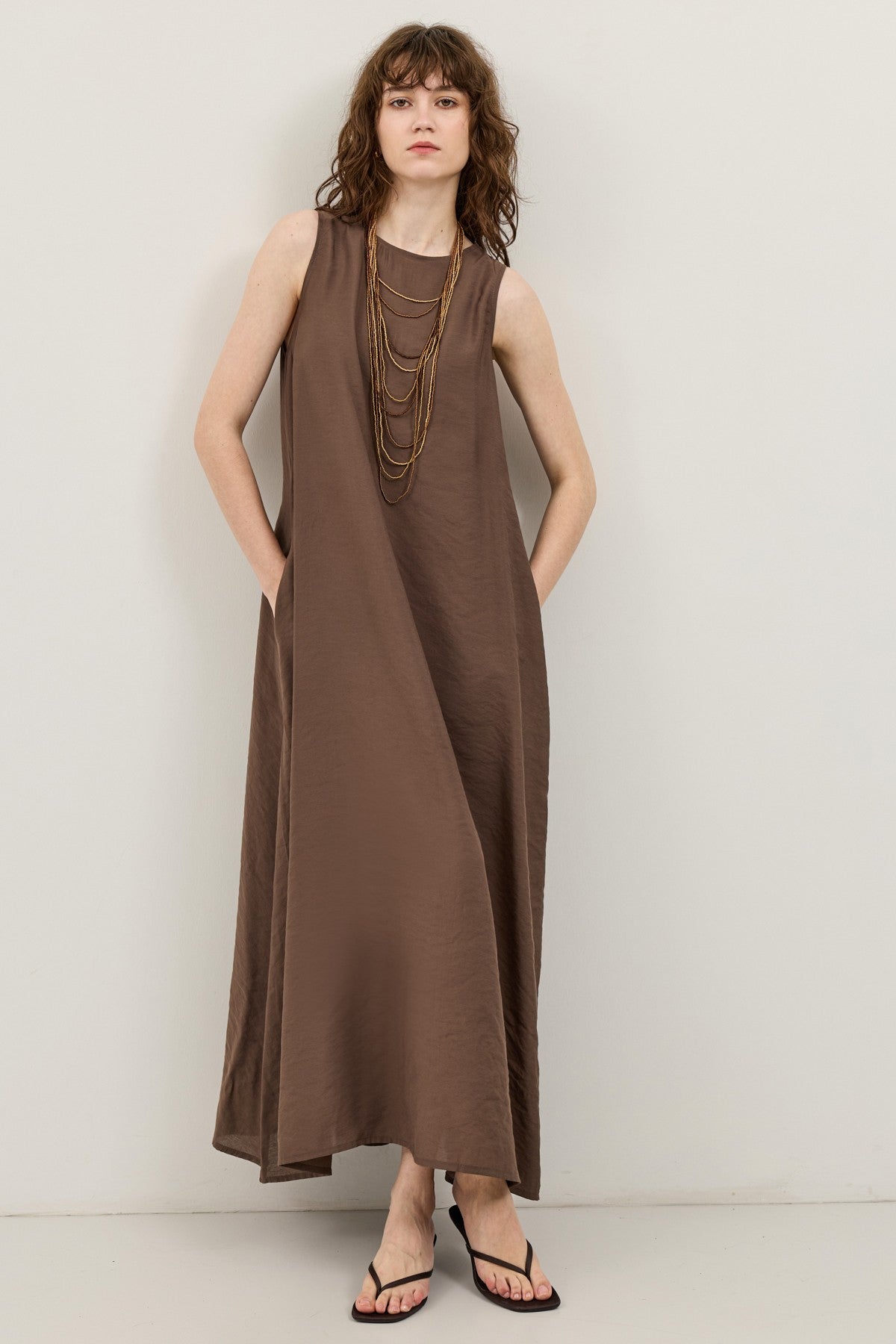 Dökümlü Halter Yaka Midi Elbise